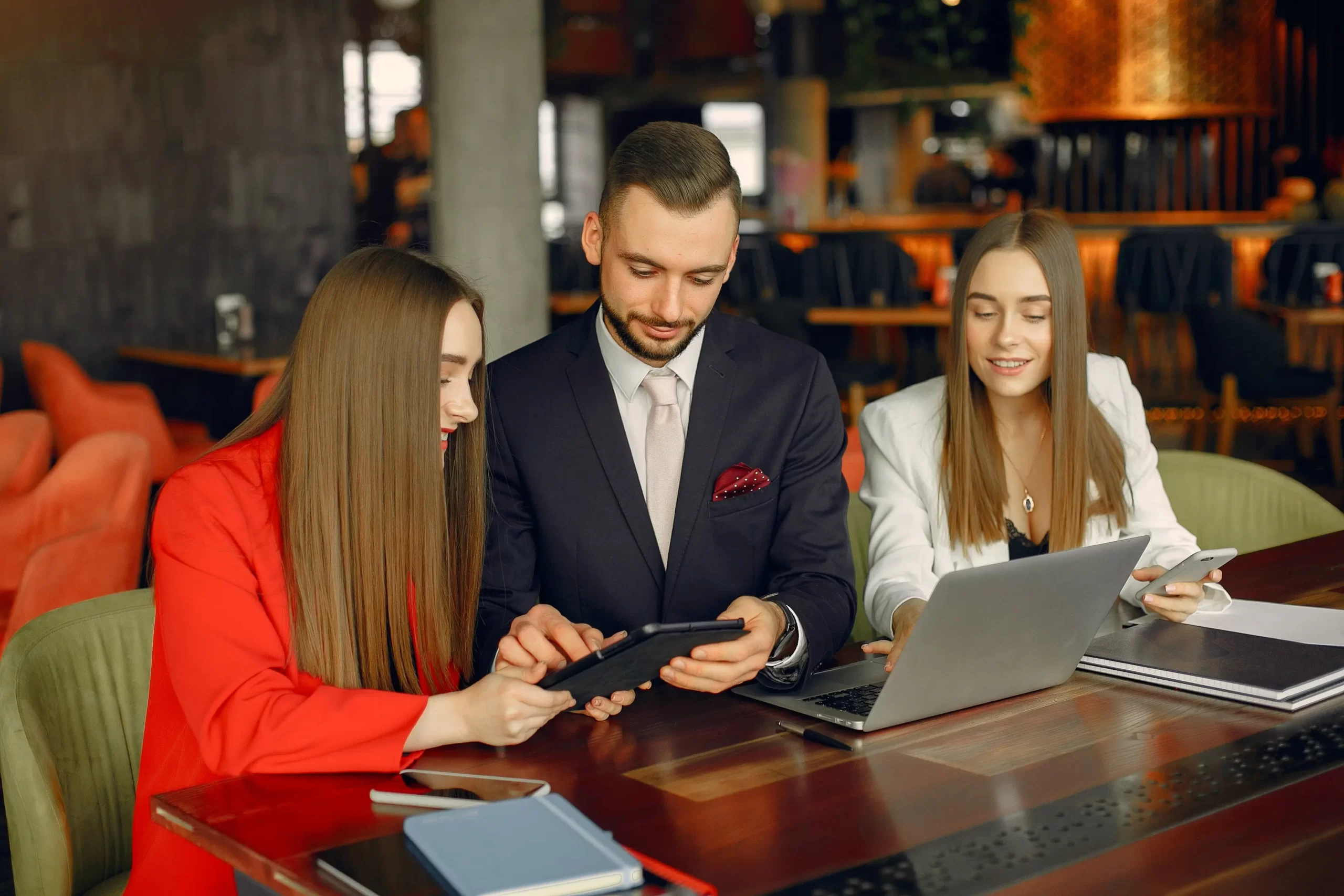 partners-sitting-table-working-cafe (1)